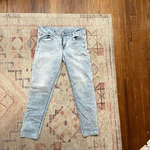 American Eagle Light Wash Skinny Jeans